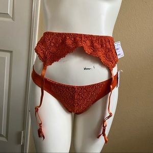 NEW Fredericks of Hollywood garter set